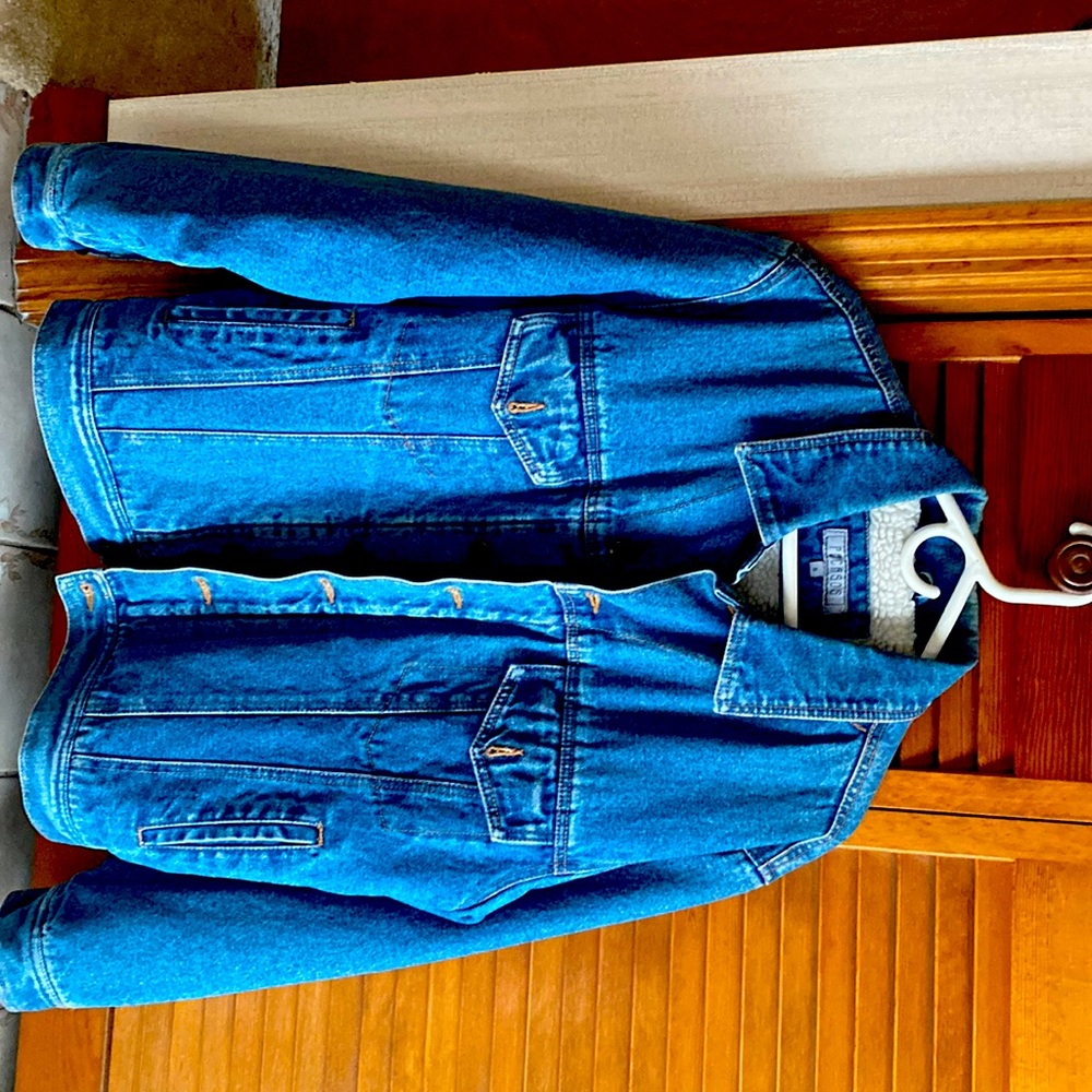 Blue jean jacket and the interior with a soft material.